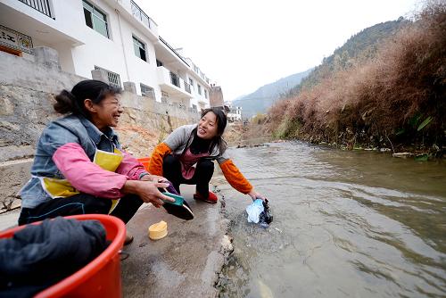 江西赣州40余万户农民告别土坯房